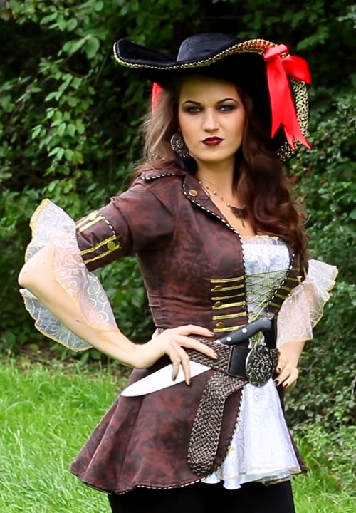 Sexy Pirate Halloween Look