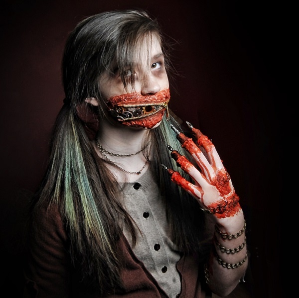scary Halloween makeup ideas zipper face cut fingers