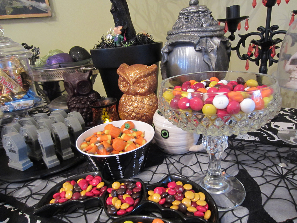 halloween decorations food table