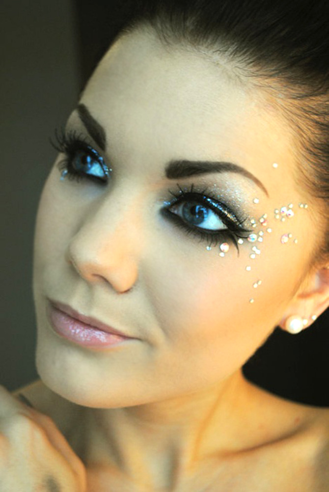 Amazing Eyeliner Angel Looks Makeup