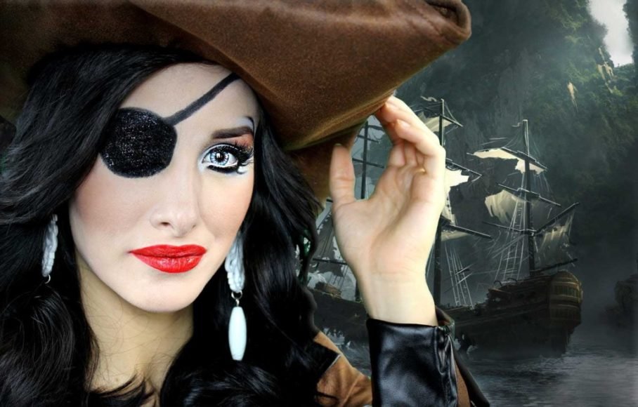 Punk & Sexy Glamorous Looking Pirate Halloween Makeup Ideas