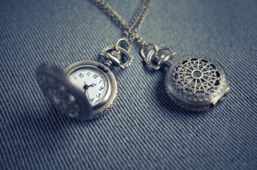 Locket Jewelry: This Is What You Should Put in a Locket » Wassup Mate