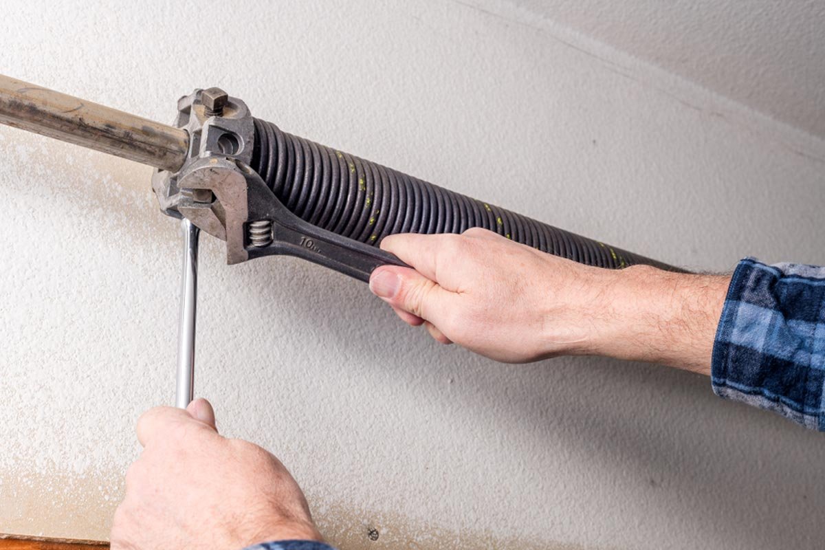 5 Warning Signs That You Need a Garage Door Repair - Latest Home & Garden