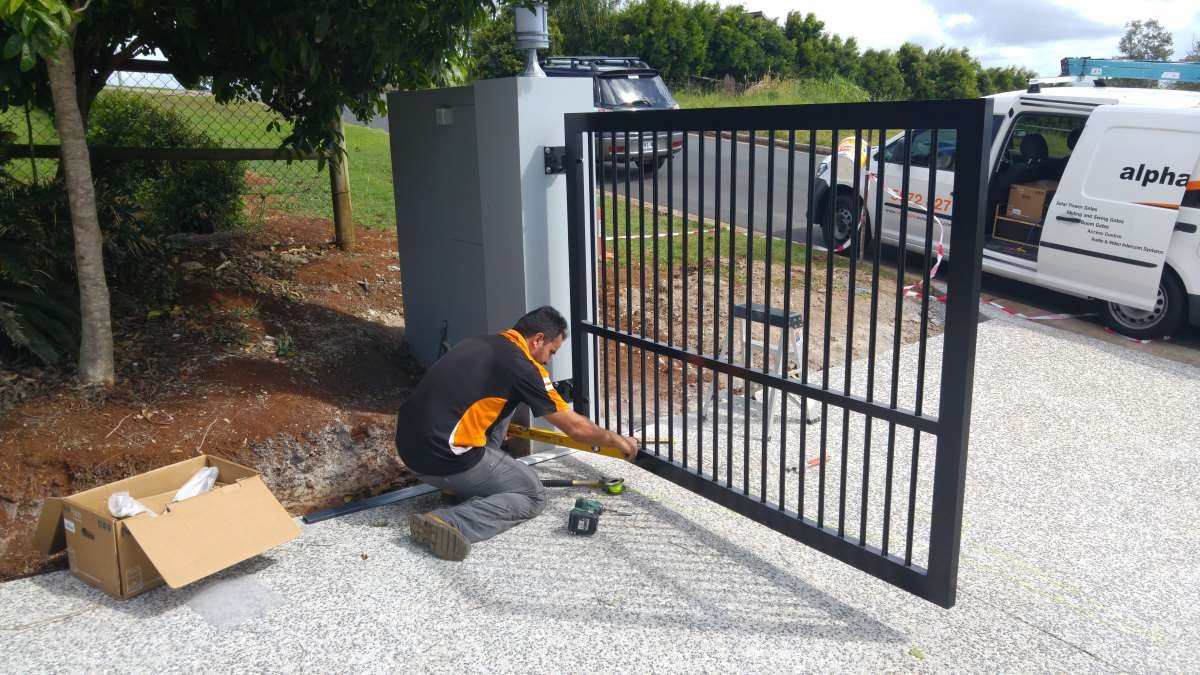 Employee gate. Automatic Gates ворота. Gate installation. Gate Repair. Automatic Gate поднимающихся.